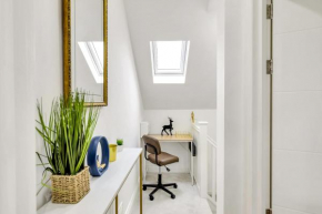 LUX 5 occupancy london flat free parking & views